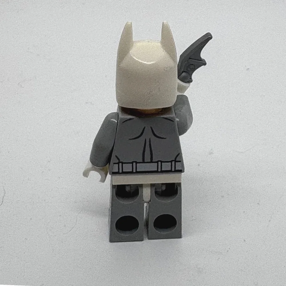 LEGO DC Super Heroes Batman Arctic Suit Minifigure White Cowl 76000 Batarang